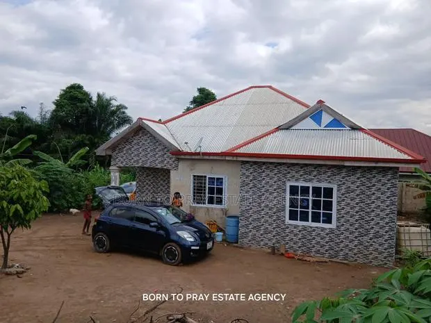 3bdrm Apartment in Born To Pray Estate, Ejisu-Juaben Municipal for sale · Photo 1