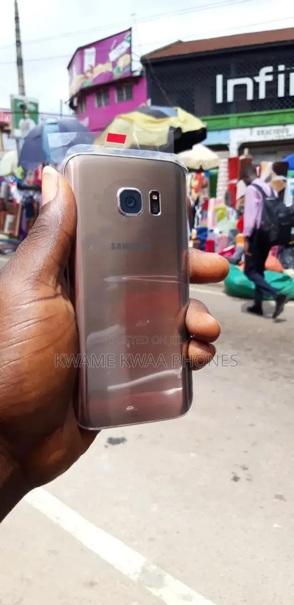 New Samsung Galaxy S7 32 GB Gold · Photo 1