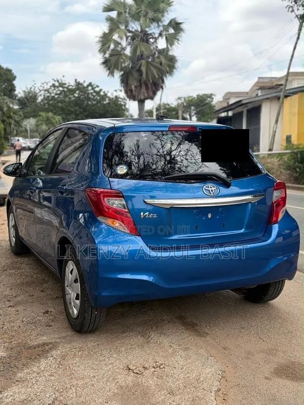 Toyota Vitz 2015 Blue · Photo 1