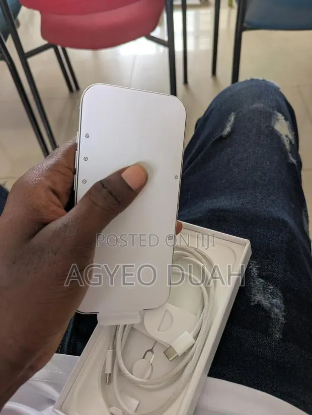New Apple iPhone 17 256 GB White · Photo 1