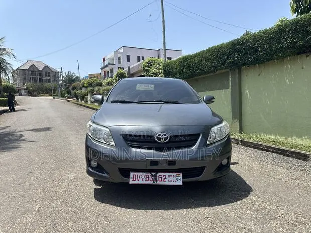 Toyota Corolla 2010 Silver · Photo 1