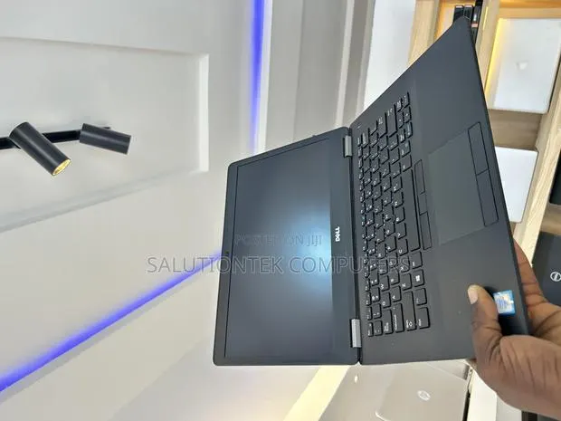 Laptop Dell Latitude 14 E7470 8GB Intel Core i7 SSD 256GB · Photo 1
