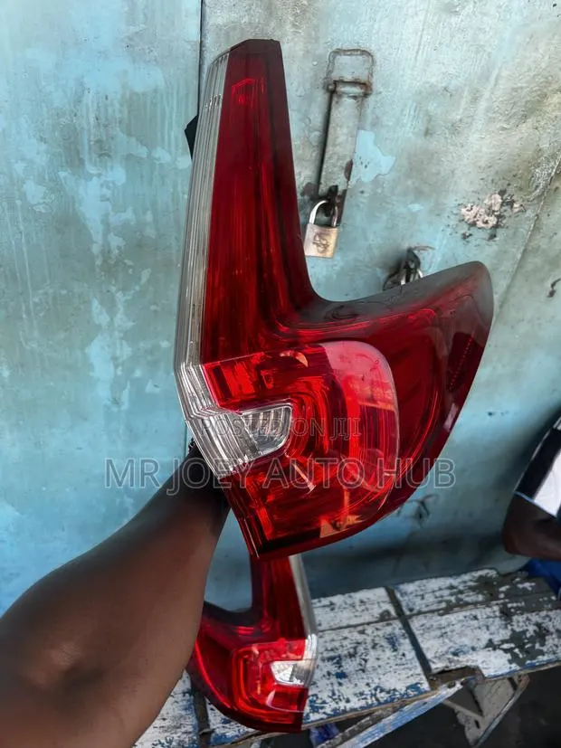 Honda CRV 2017 2018 2019 Tail Light One Side · Photo 1