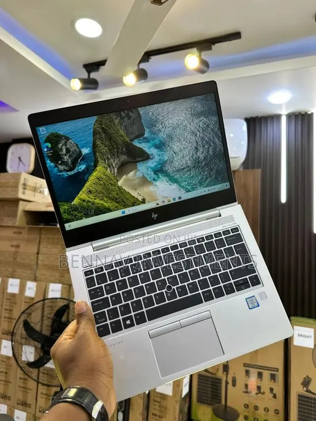 Laptop HP EliteBook 830 G6 16GB Intel Core i5 SSD 256GB · Photo 1