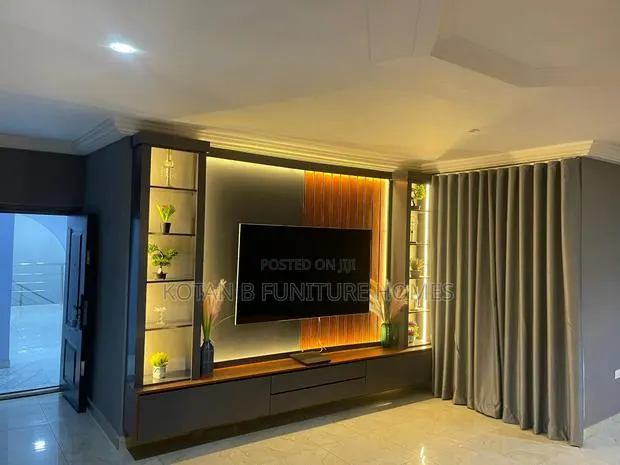 Aura Tv Unit · Photo 1