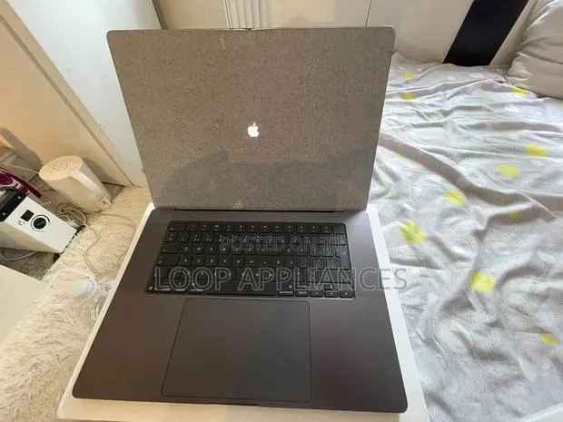 New Laptop Apple MacBook Pro 2026 M5 Max 24GB Apple M5 Pro SSD 1T · Photo 1