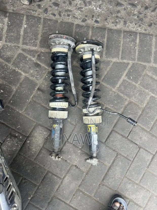 Mercedes-Benz CL63 AMG 2007-2014 Shock Absorbers · Photo 1