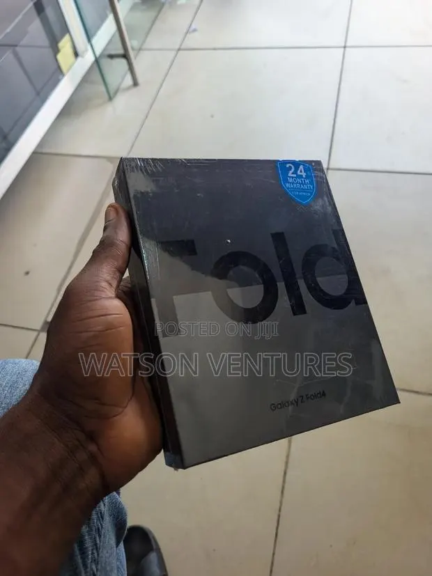 New Samsung Galaxy Z Fold4 256 GB Bronze · Photo 1