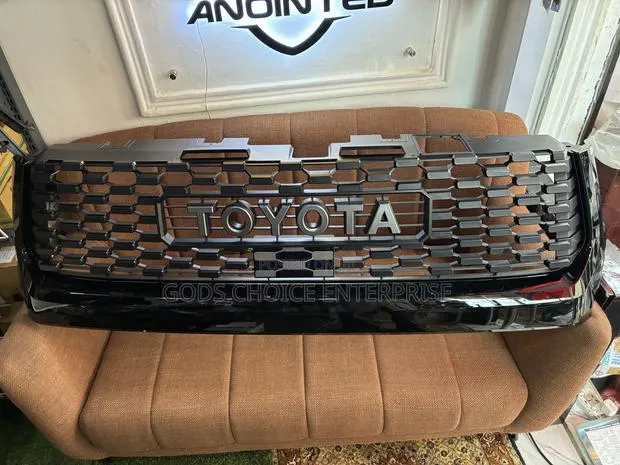 Front Grill Tundra 2014-2016-2016-2020 · Photo 1