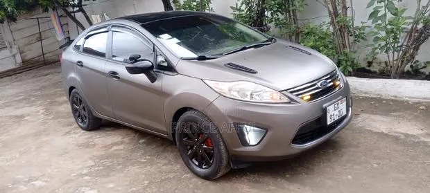 Ford Fiesta SE Sedan 2012 Gray · Photo 1