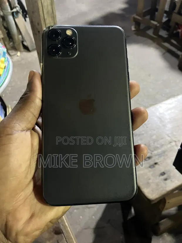 Apple iPhone 11 Pro Max 64 GB Black · Photo 1