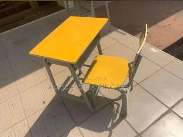 Student Table and Chair · Photo 1