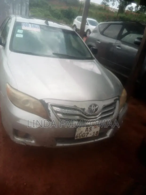 Toyota Camry 2014 Silver · Photo 1