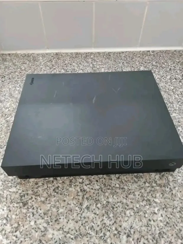 Xbox One X · Photo 1