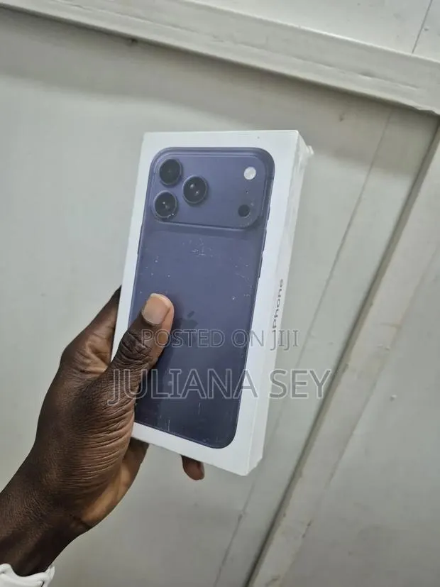 New Apple iPhone 17 Pro Max 256 GB Blue · Photo 1