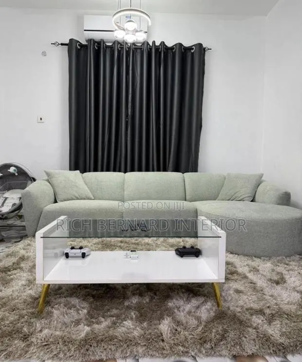4 Feet Center Table · Photo 1