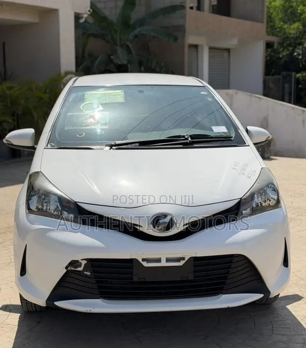 Toyota Vitz 1.3 AWD 5dr 2016 White · Photo 1