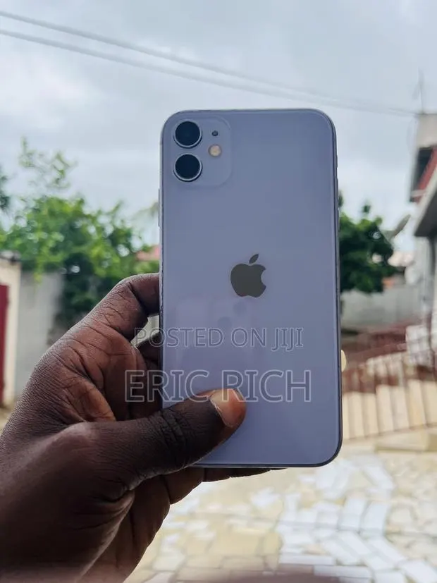 Apple iPhone 11 64 GB Purple · Photo 1