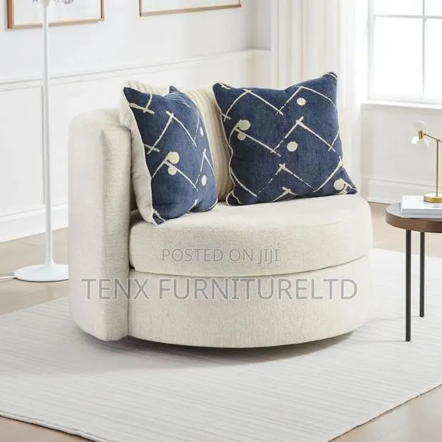 Accent Chair (Ivory) With 3 Pillows · Photo 1