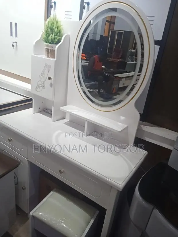Dressing Mirror · Photo 1