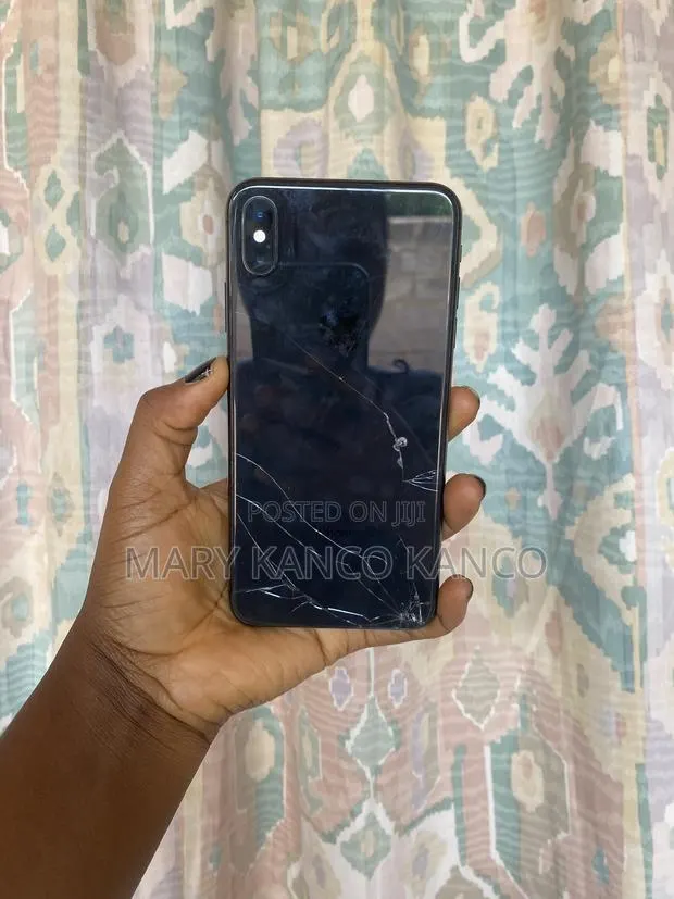 Apple iPhone XS Max 64 GB Black · Photo 1