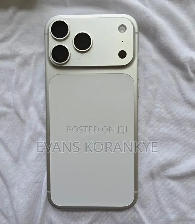 Apple iPhone 17 Pro Max 256 GB Silver · Photo 1