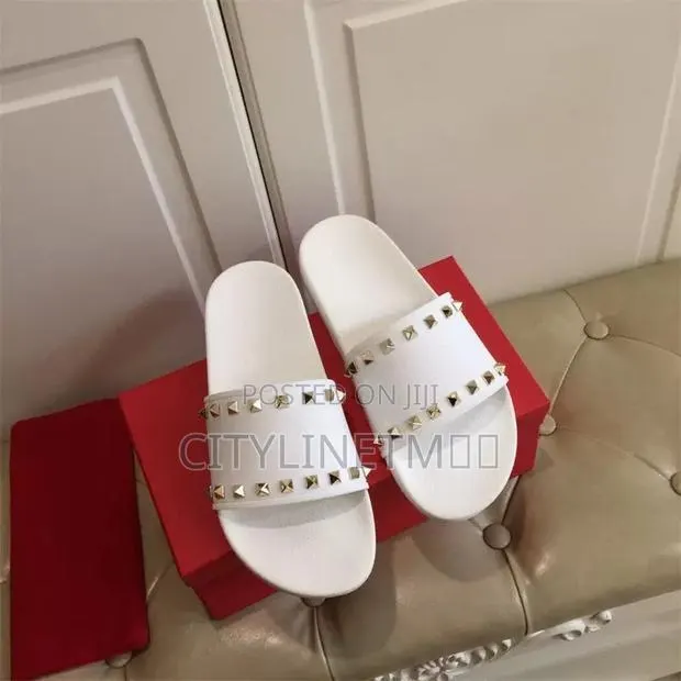 Valentino Unisex Slipper · Photo 1
