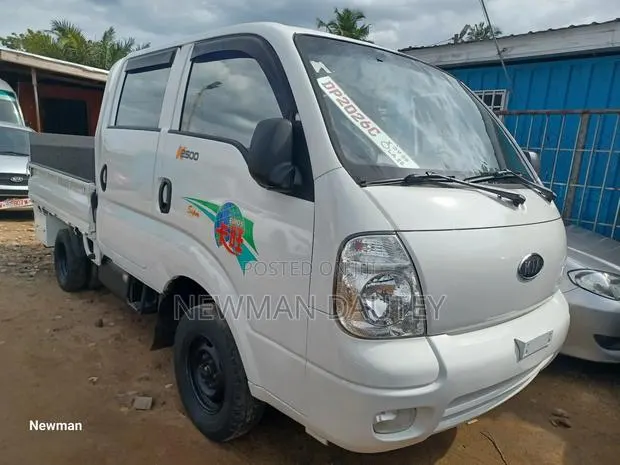 Bongo Double Cabin White · Photo 1
