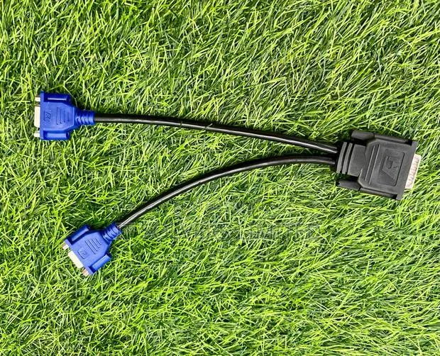 DMS-59 Pin to VGA Splitter · Photo 1