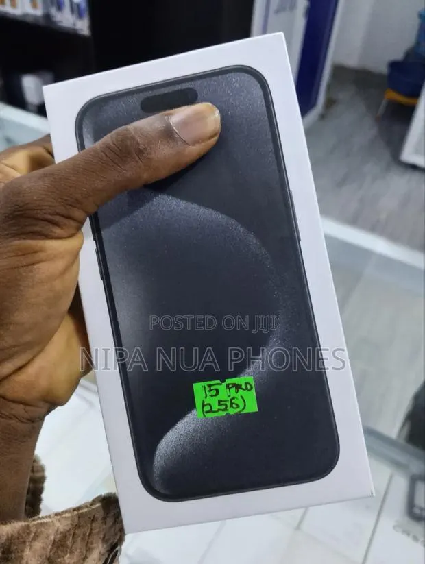 New Apple iPhone 15 Pro 256 GB Gold · Photo 1