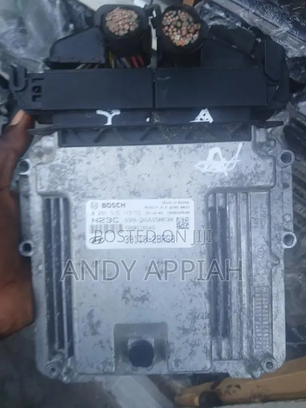 Hyundai Accent Available · Photo 1