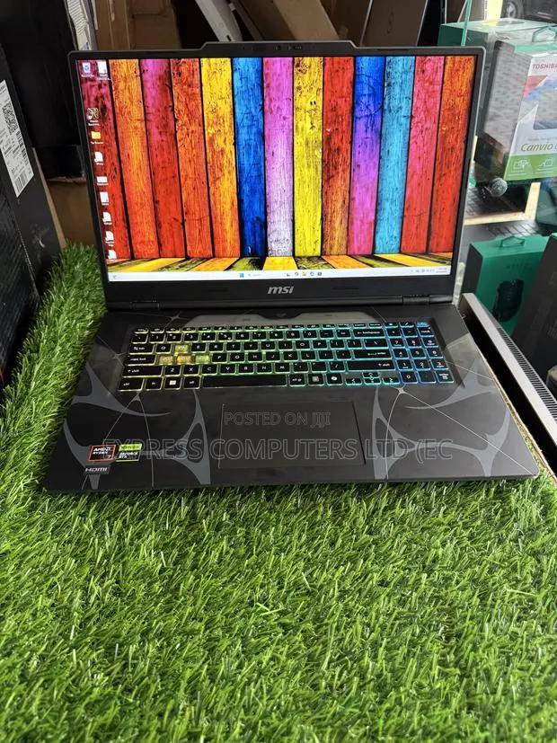 Laptop MSI Cyborg 15 24GB AMD Ryzen 7 SSD 1T