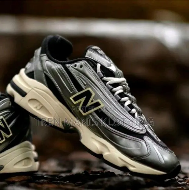 New Balance 1000 Silver · Photo 1