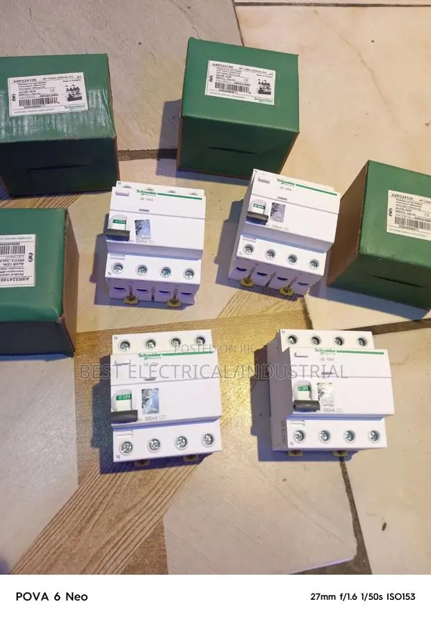 Schneider 4 Pole RCCB Breaker 100A · Photo 1