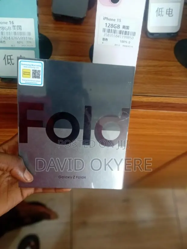 New Samsung Galaxy Z Fold4 256 GB Blue · Photo 1