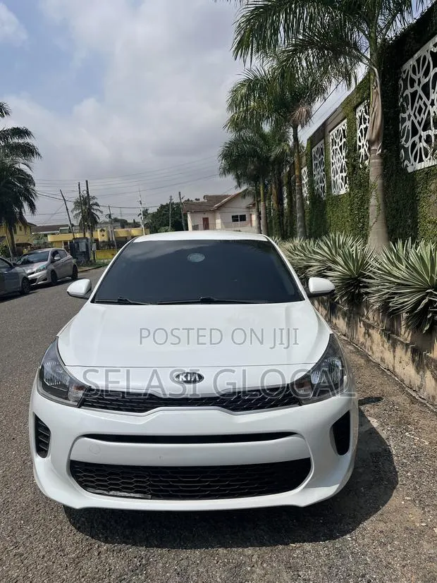 Kia Rio S Hatchback 2019 White · Photo 1