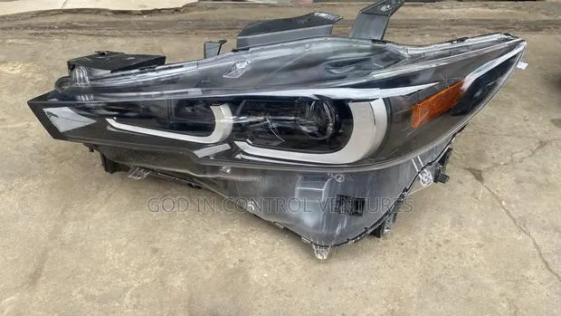 Mazda CX Headlight · Photo 1