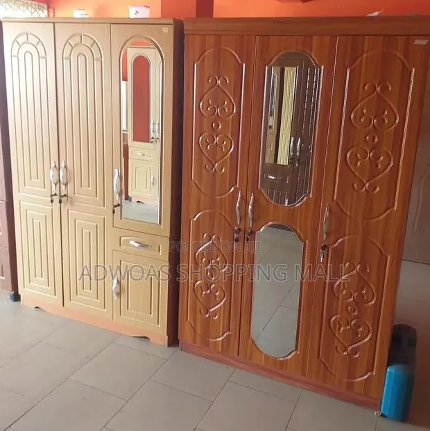 3 Doors Wooden Wardrobe · Photo 1