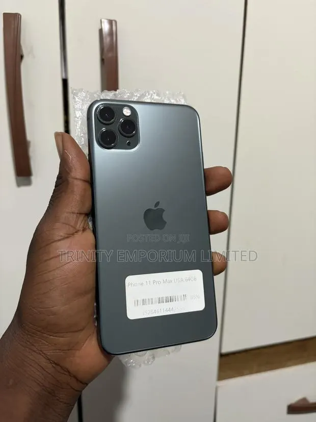 Apple iPhone 11 Pro Max 64 GB Black · Photo 1