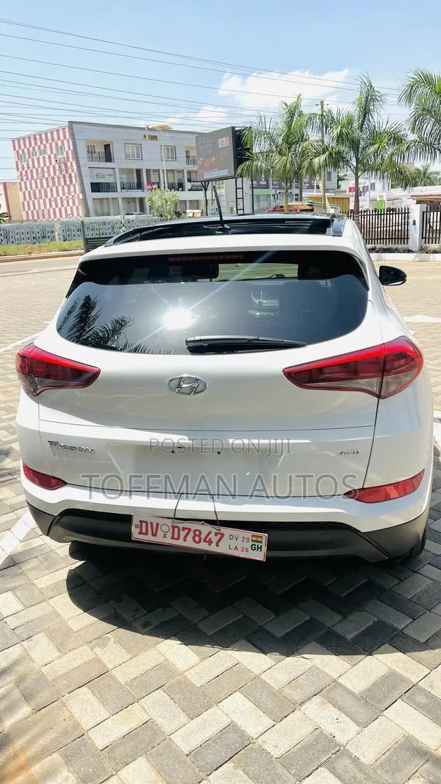 Hyundai Tucson SE AWD 2017 White · Photo 1