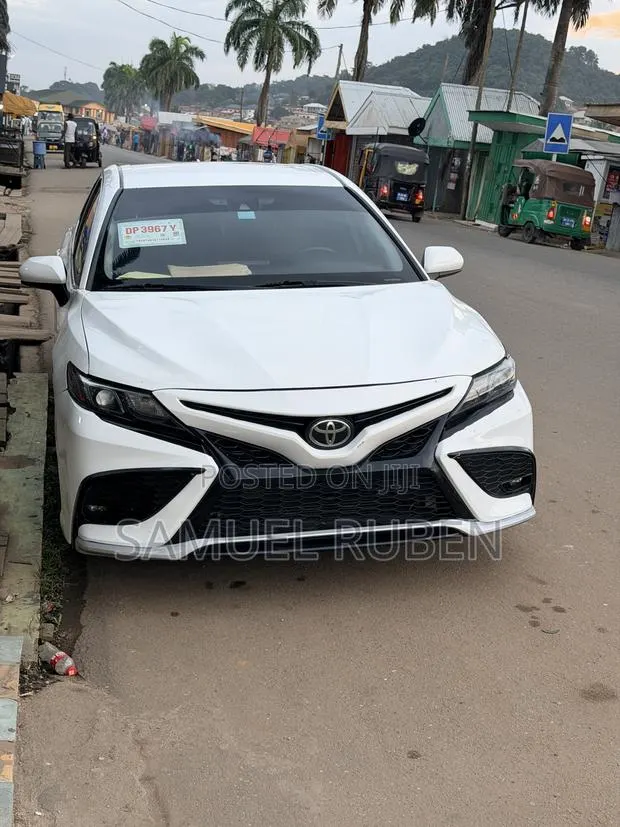 Toyota Camry SE Nightshade 2022 White · Photo 1