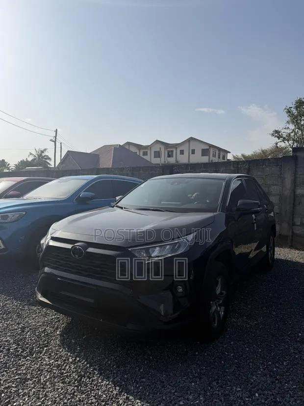 Toyota RAV4 LE FWD 2023 Black · Photo 1