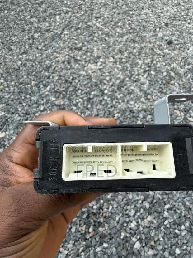 2022 to 2025 Mitsubishi Outlander Handbrake Control System · Photo 1