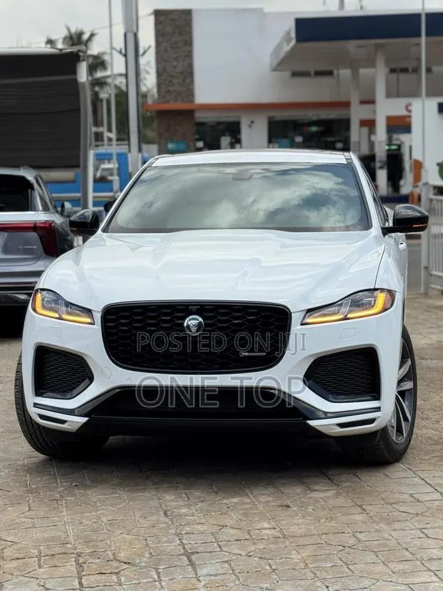 Jaguar F-Pace P250 R-Dynamic S AWD 2024 White · Photo 1