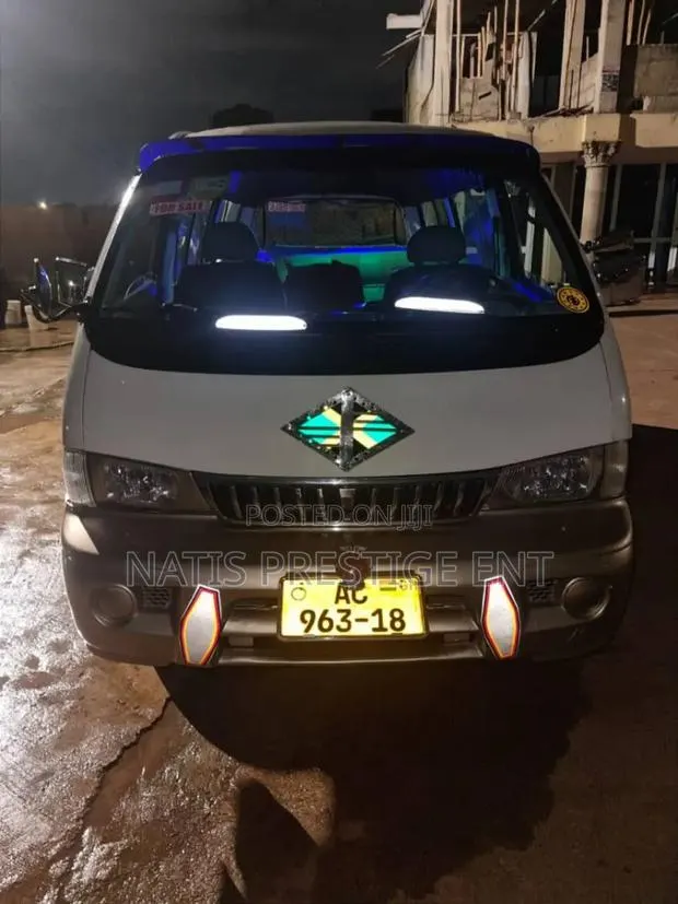 Kia Pregio 2006 White · Photo 1