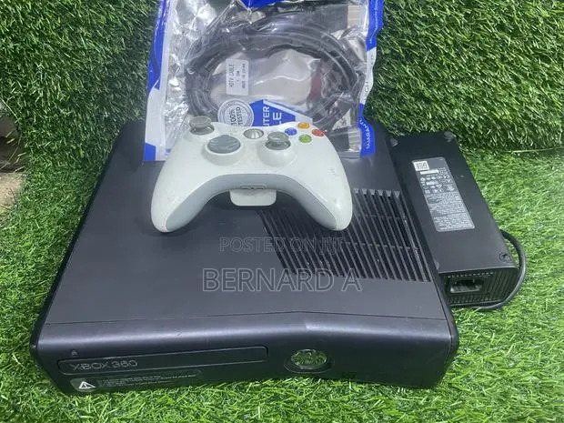 Xbox 360 With Games · Photo 1