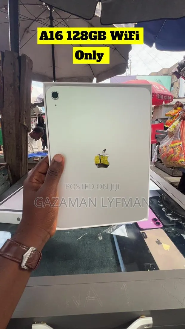 New Apple iPad (2025) 128 GB Silver · Photo 1