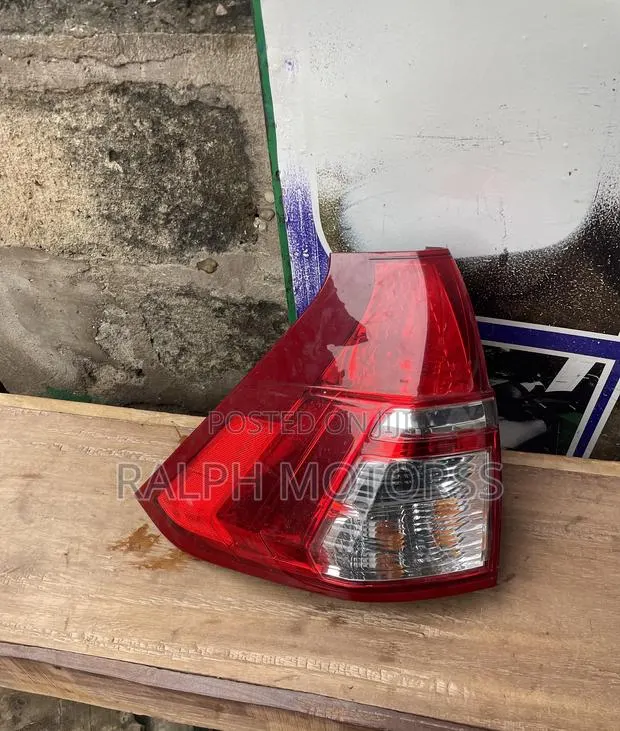 Honda CRV 2015-16 Taillight Pair · Photo 1