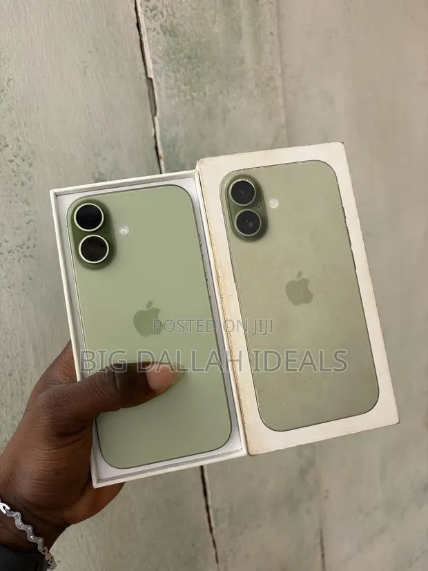Apple iPhone 17 256 GB Green · Photo 1