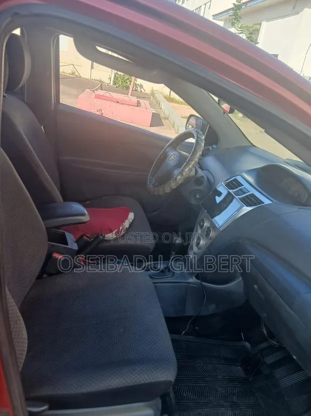 Toyota Yaris 2008 Red · Photo 1